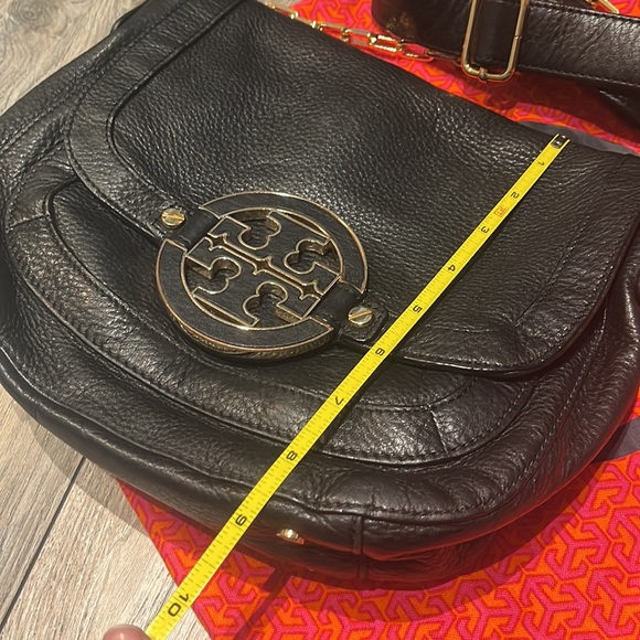 Great condition Tory Burch purse in black and gold detail/trim - Picture 12 of 16